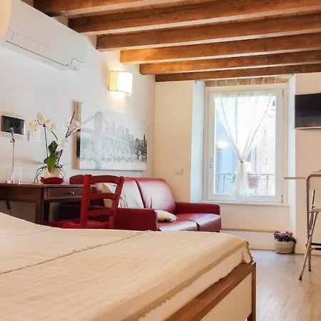 Bed & Breakfast Ai Musei Brescia
